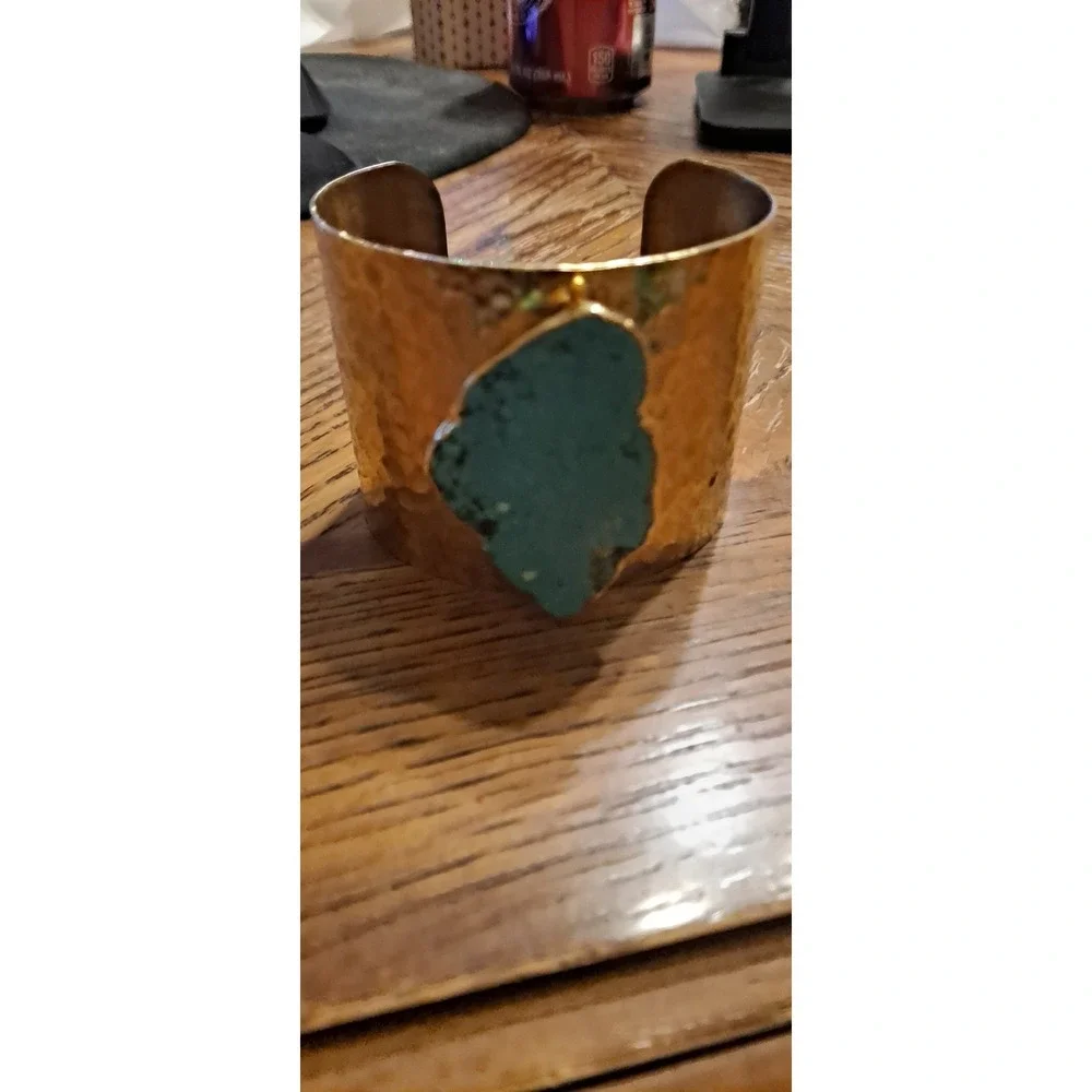 HAMMERED CUFF BRACELET WITH LARGE‎ POLISHED TURQUOISE AGATE SLAB